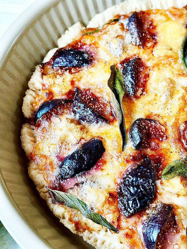 pizza with gorgonzola and figs